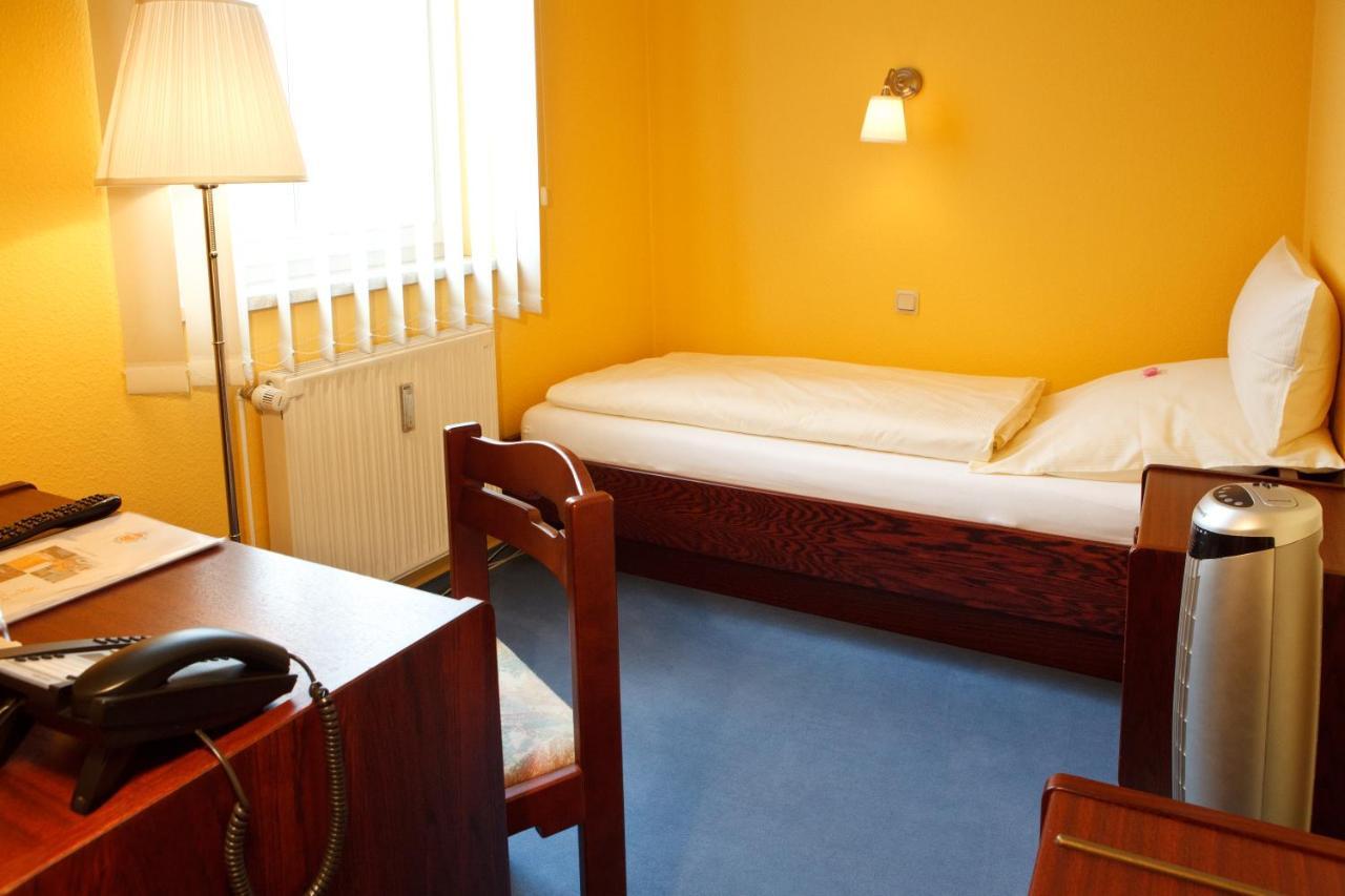 Landhotel Zum Pottkuchen Kalbe  Buitenkant foto