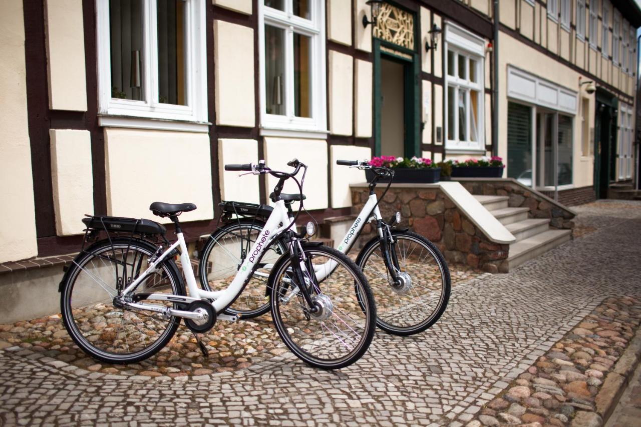 Landhotel Zum Pottkuchen Kalbe  Buitenkant foto