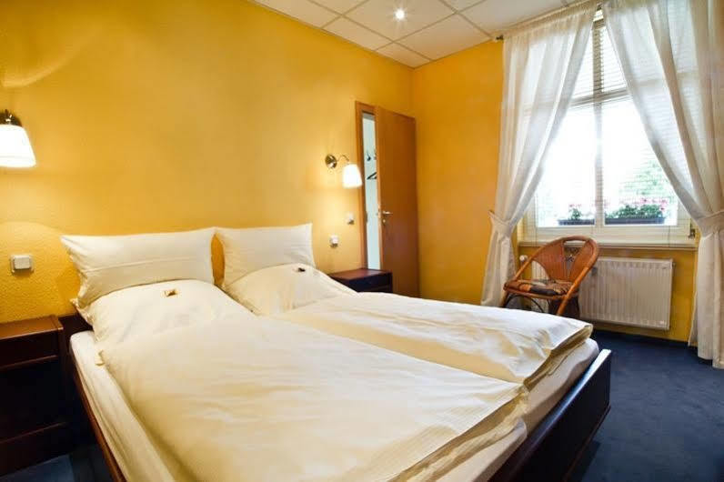 Landhotel Zum Pottkuchen Kalbe  Buitenkant foto
