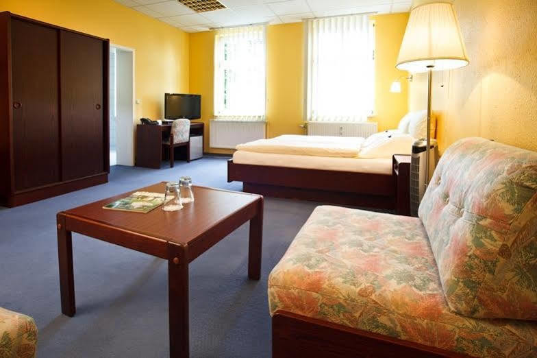 Landhotel Zum Pottkuchen Kalbe  Buitenkant foto